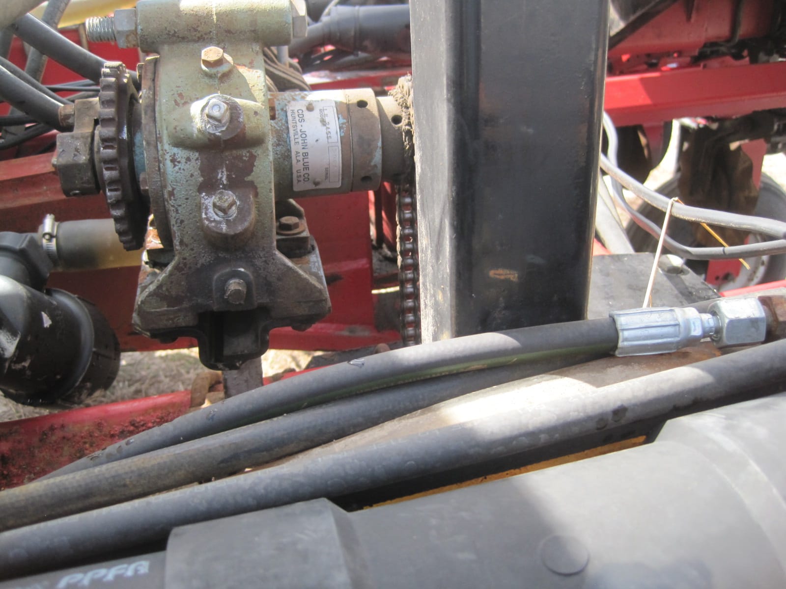 White 8180 Equipment Image0