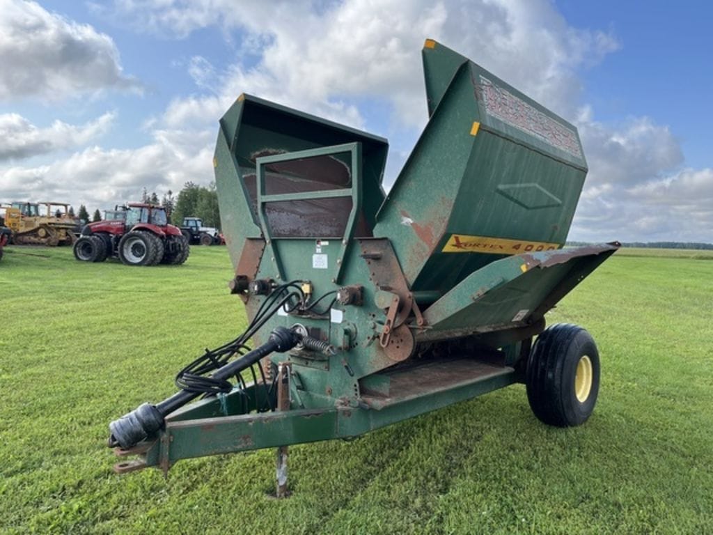 2000 Bale King Vortex 4000 Equipment Image0