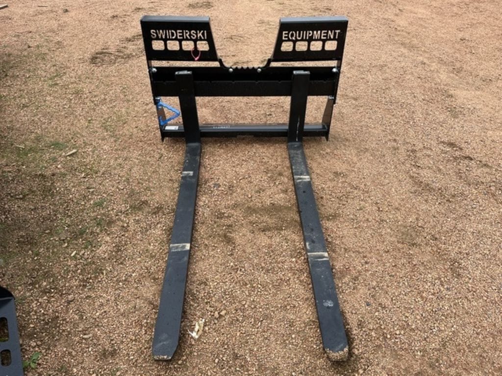 2025 Bobcat Pallet Fork Equipment Image0