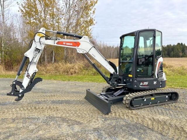 Image of Bobcat E35 equipment image 2
