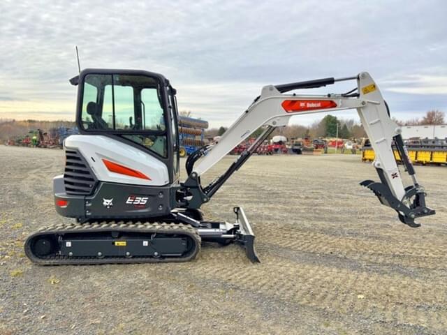 Image of Bobcat E35 equipment image 4