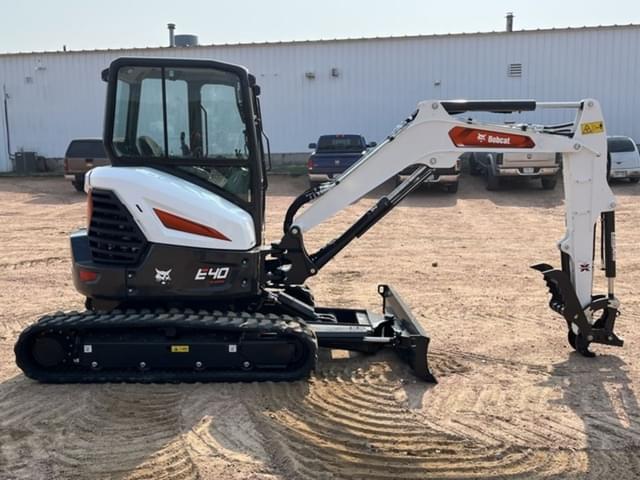 Image of Bobcat E40 equipment image 3