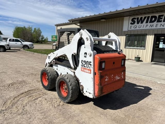 Image of Bobcat S205 equipment image 2