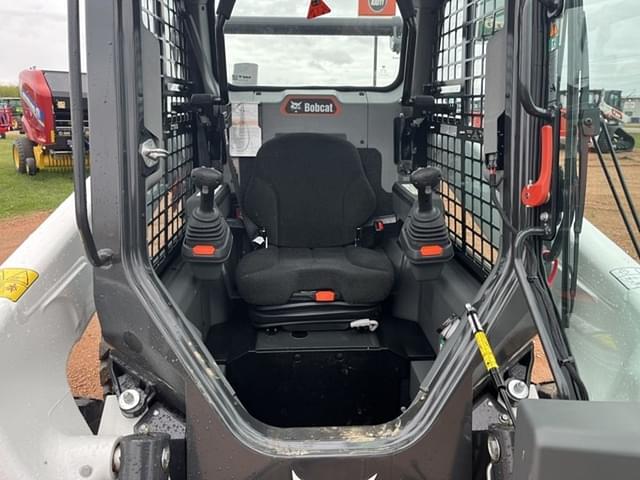 Image of Bobcat S76 equipment image 4