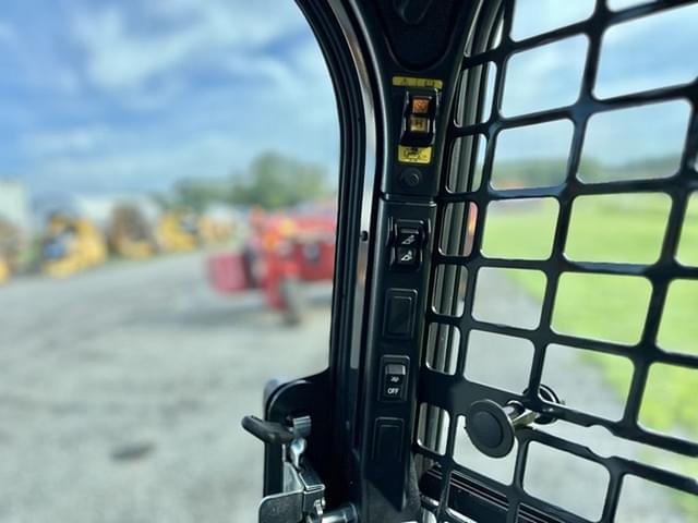 Image of Bobcat T770 equipment image 4