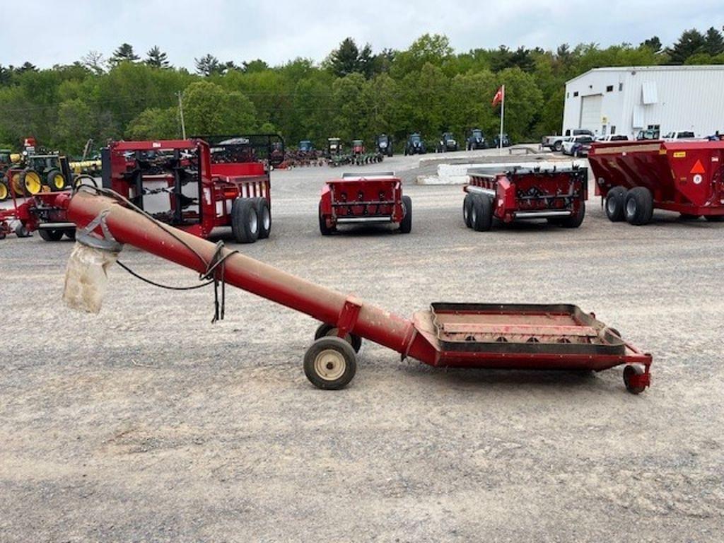 Image of Buhler Farm King Y1010H Image 1