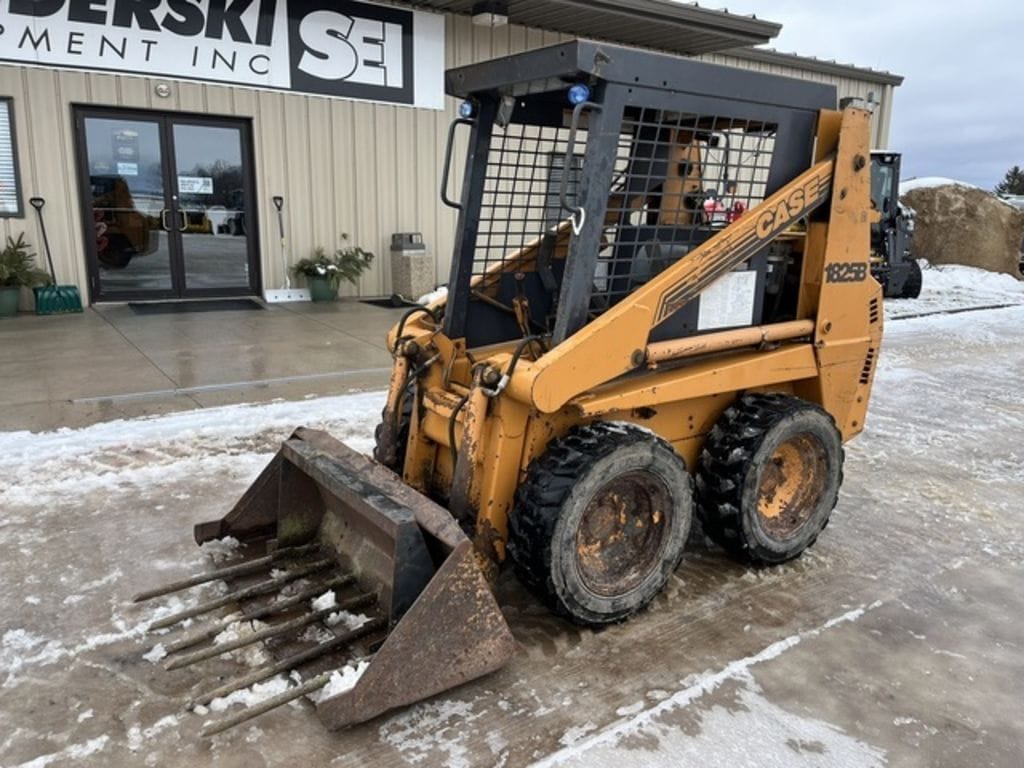 Case 1825B Equipment Image0