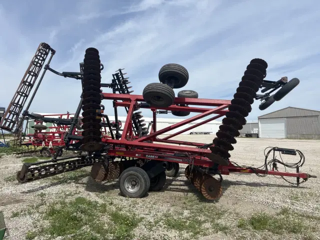 Image of Case IH 330 equipment image 1