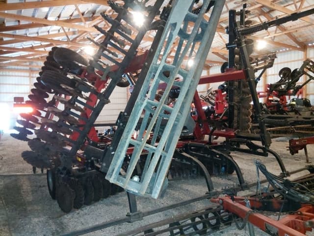 Image of Case IH 330 equipment image 4