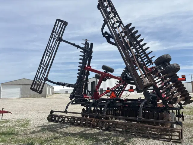 Image of Case IH 330 equipment image 2