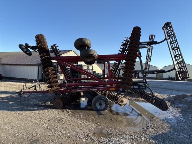 Image of Case IH 330 equipment image 4