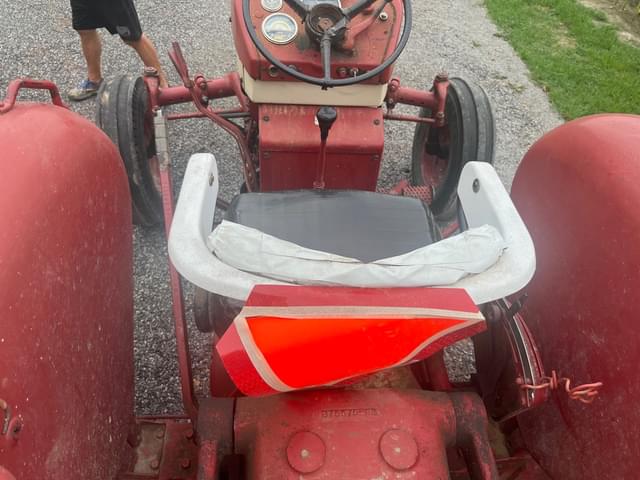 Image of International Harvester 504 equipment image 3