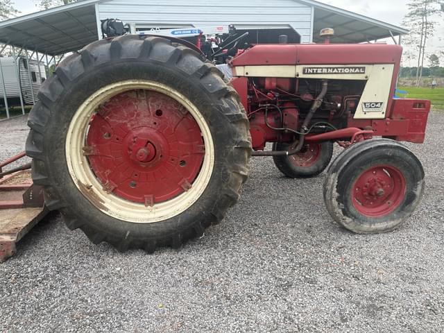 Image of International Harvester 504 equipment image 4