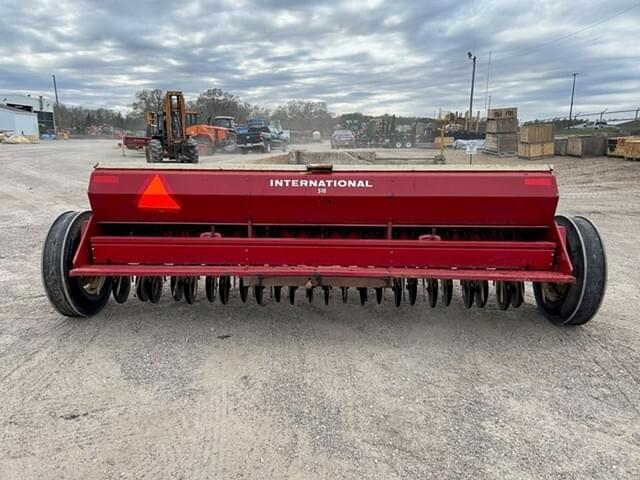 Image of International Harvester 510 equipment image 4