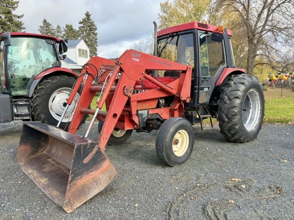 Case IH 885 Equipment Image0