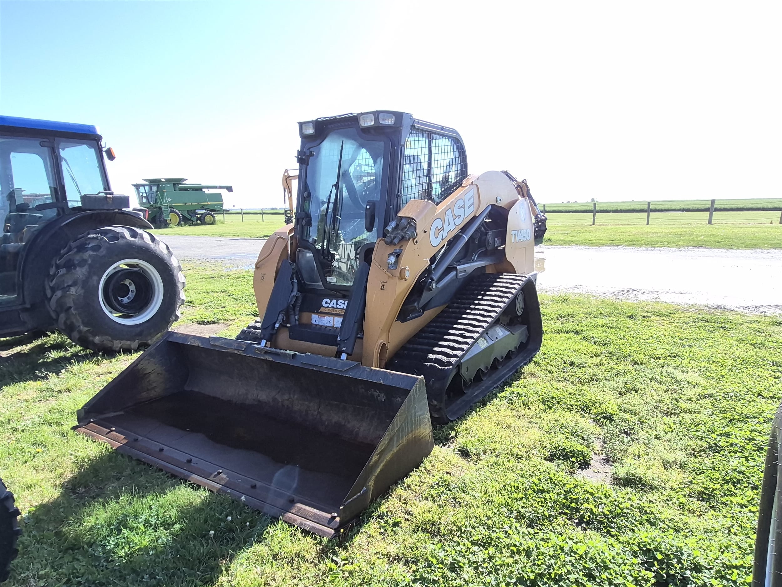 2019 Case TV450 Equipment Image0