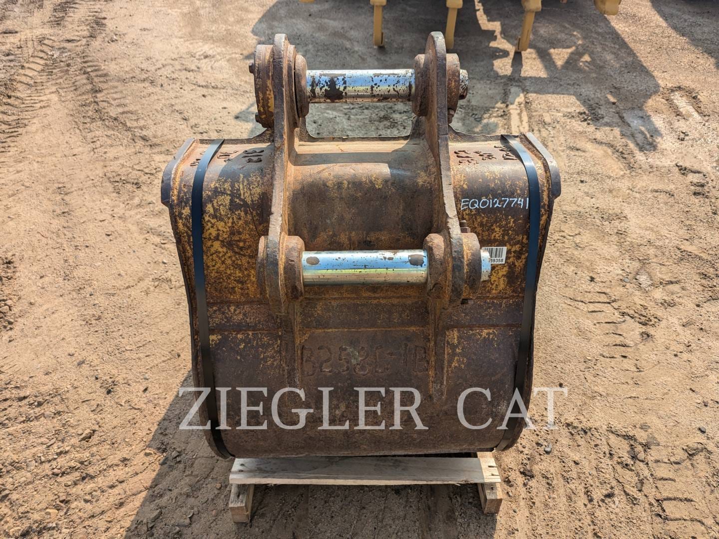 Caterpillar Bucket Equipment Image0