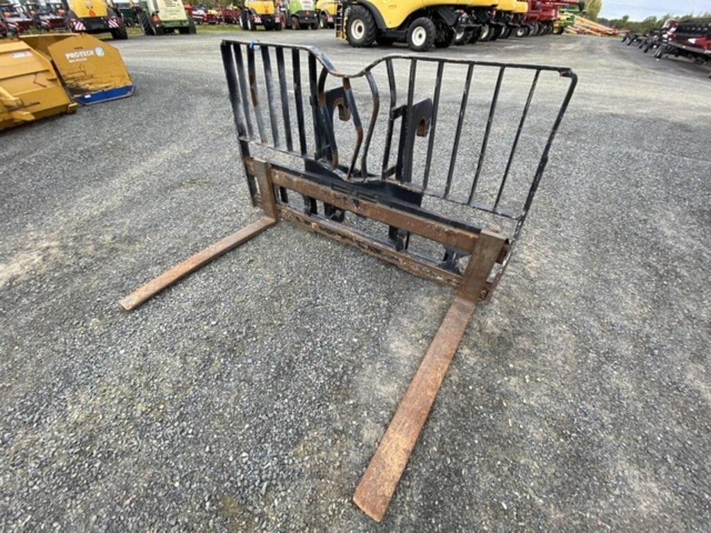 Caterpillar Pallet Forks Equipment Image0