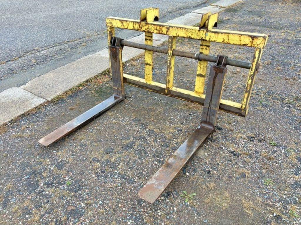 Image of Caterpillar Pallet Forks Image 1