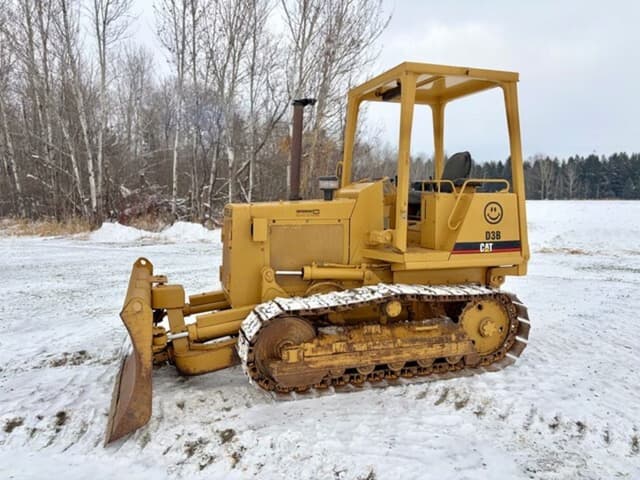 Image of Caterpillar D3B equipment image 2