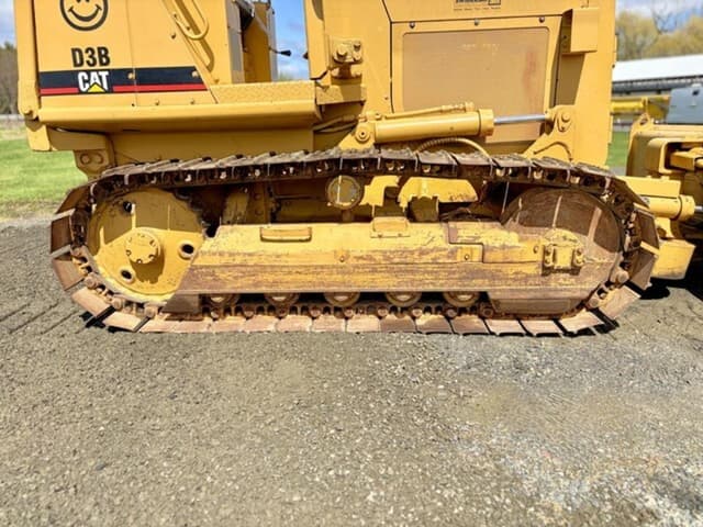 Image of Caterpillar D3B equipment image 3