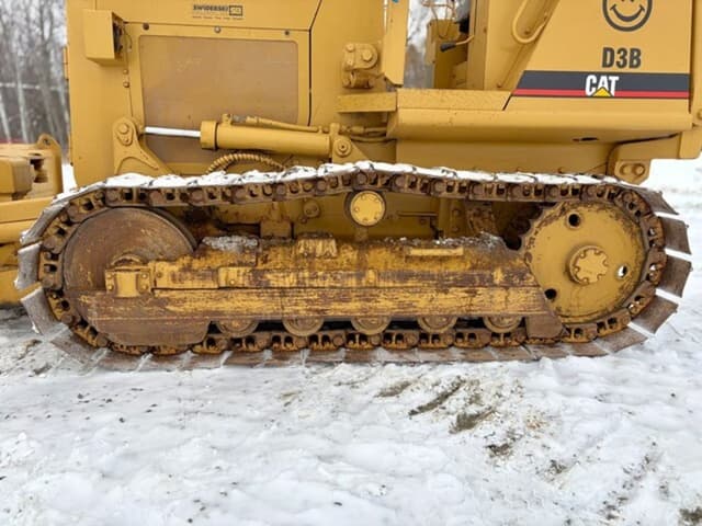 Image of Caterpillar D3B equipment image 3
