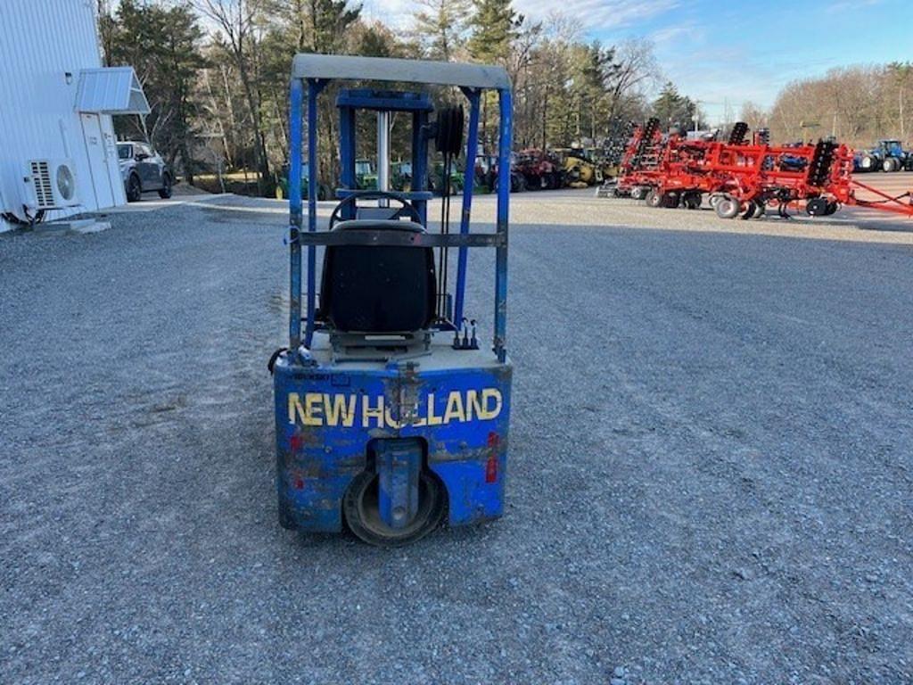 Image of Clark Forklift Image 1