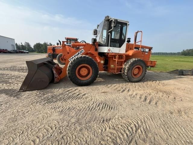 Image of Daewoo Mega 200 equipment image 1