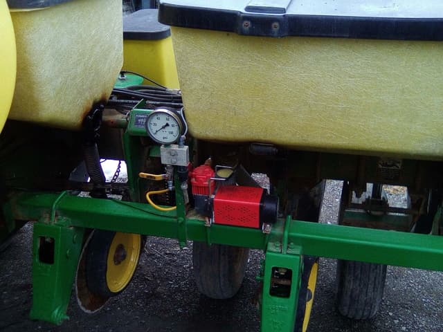 Image of John Deere 1750 equipment image 3