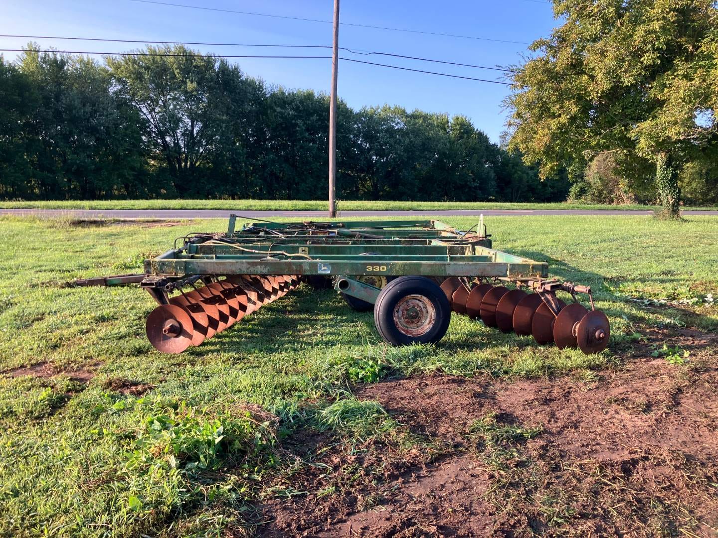 John Deere 330 Equipment Image0