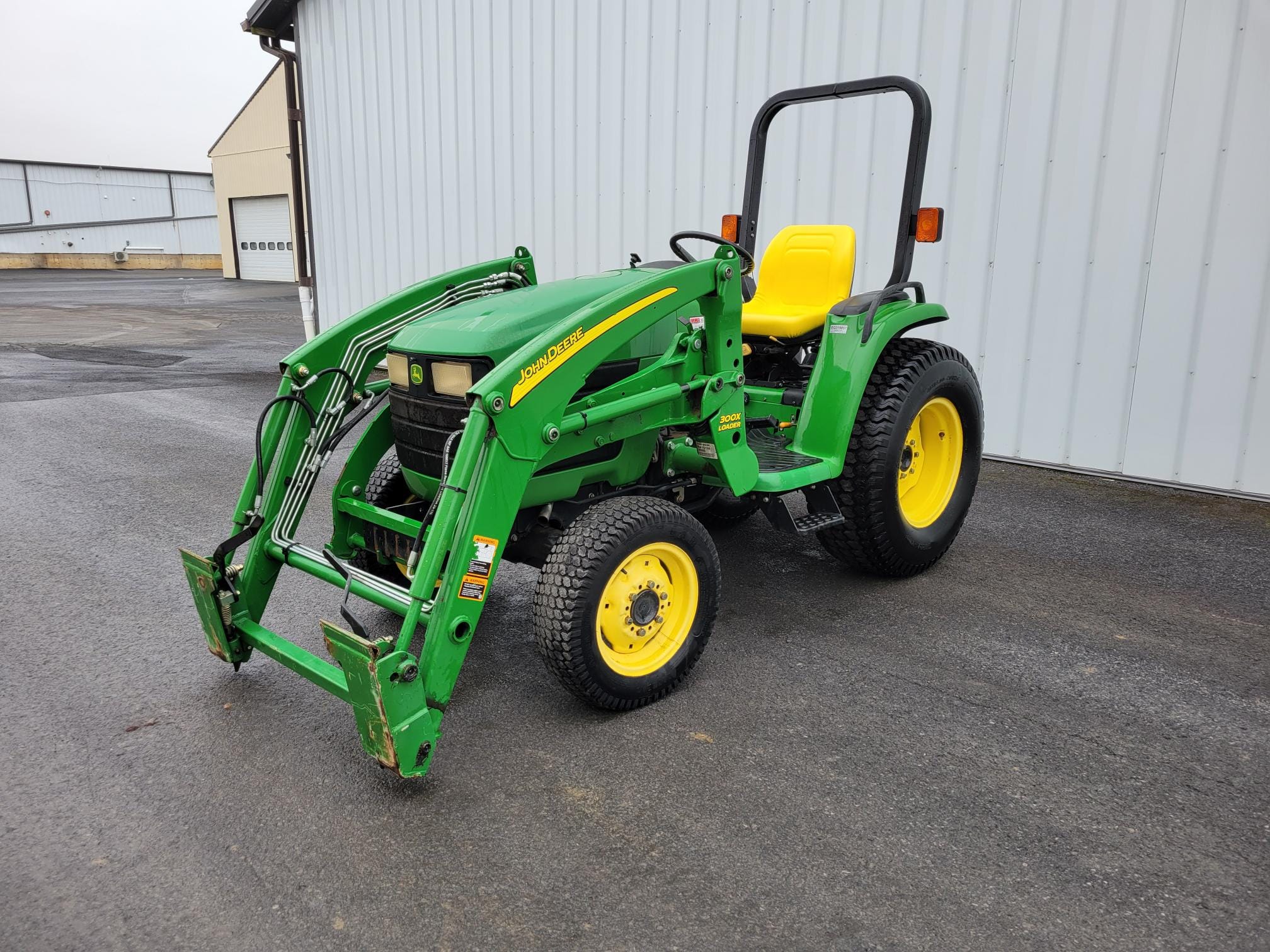 2001 John Deere 4300 Equipment Image0