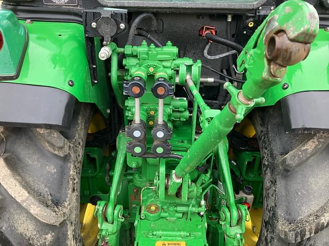 Image of John Deere 5075GN equipment image 4