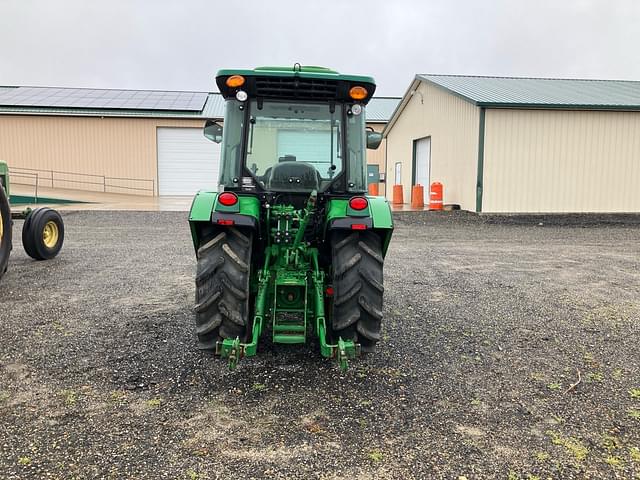 Image of John Deere 5075GN equipment image 3