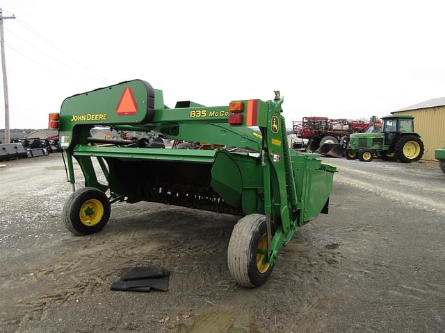 Image of John Deere 835 equipment image 1