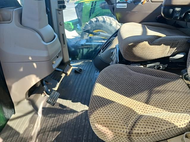 Image of John Deere 9560R equipment image 4