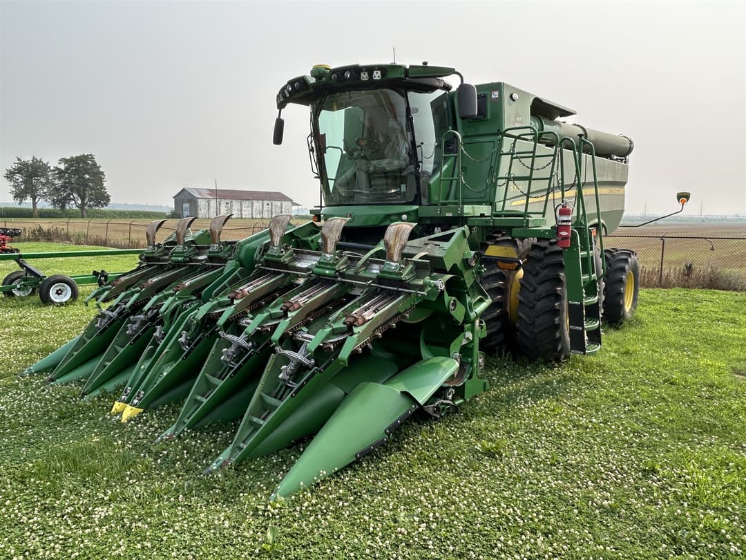 Image of John Deere C12F Image 1