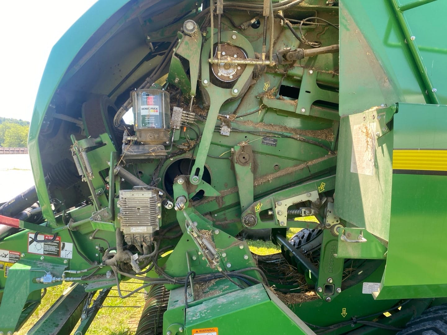 John Deere L330 Equipment Image0