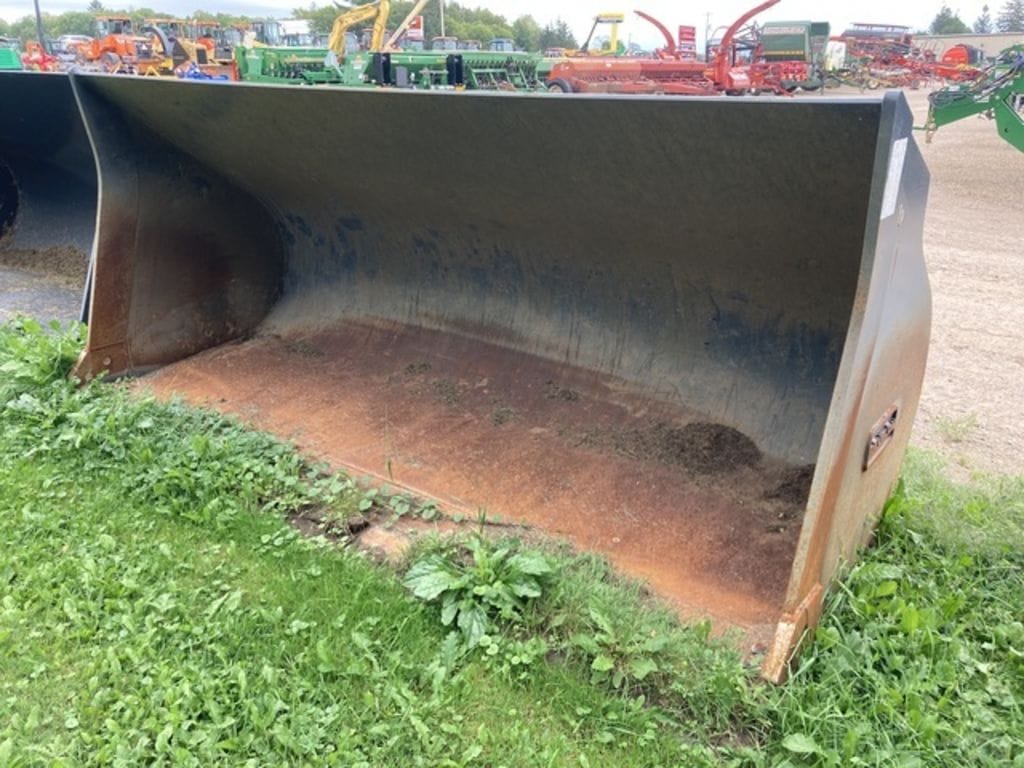 Develon 4.5yd Bucket Equipment Image0