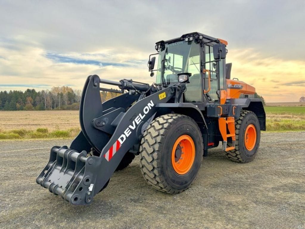 2025 Develon DL220-7 Equipment Image0