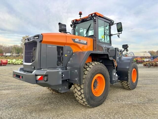 Image of Develon DL220-7 equipment image 4