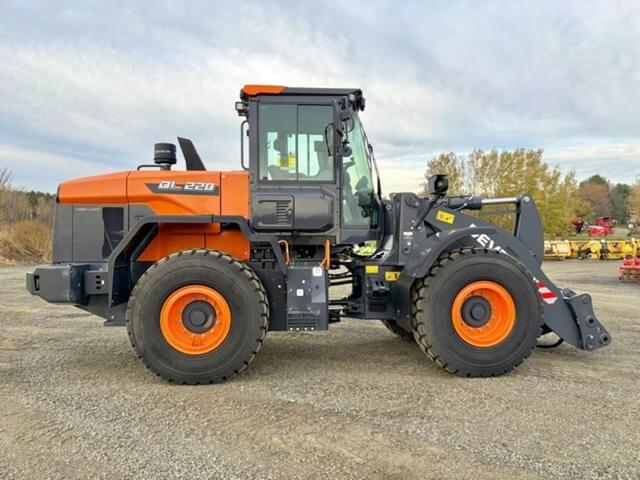 Image of Develon DL220-7 equipment image 2