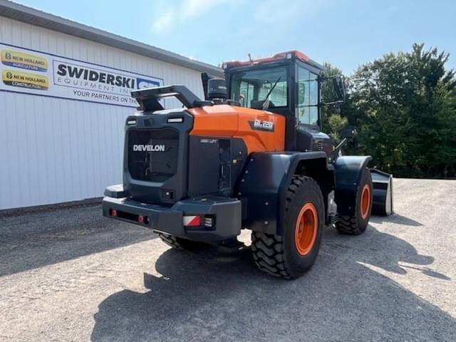 Image of Develon DL220-7 equipment image 3