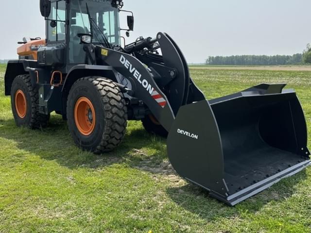 Image of Develon DL220-7 equipment image 2