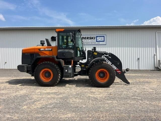 Image of Develon DL220-7 equipment image 2