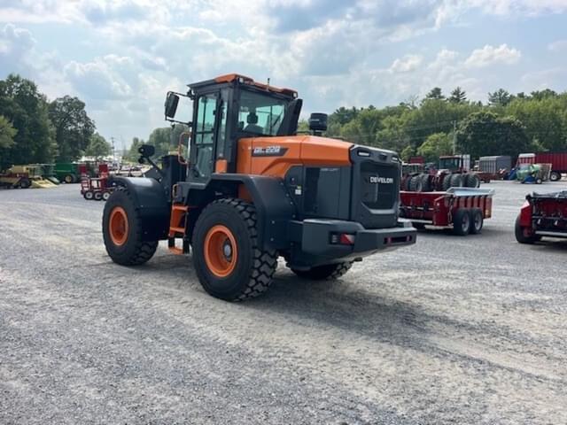 Image of Develon DL220-7 equipment image 4