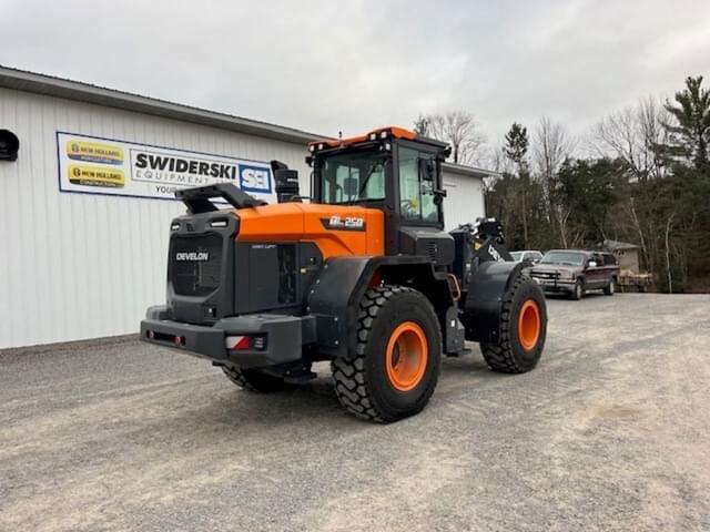 Image of Develon DL250-7 equipment image 3