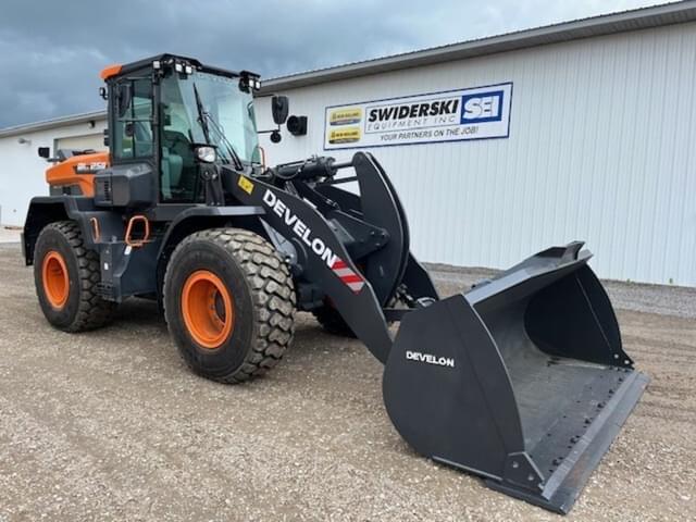 Image of Develon DL250-7 equipment image 1