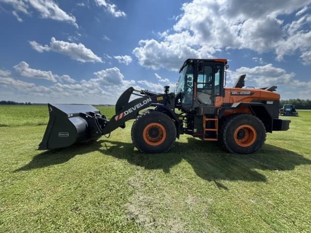 Image of Develon DL250-7 equipment image 1