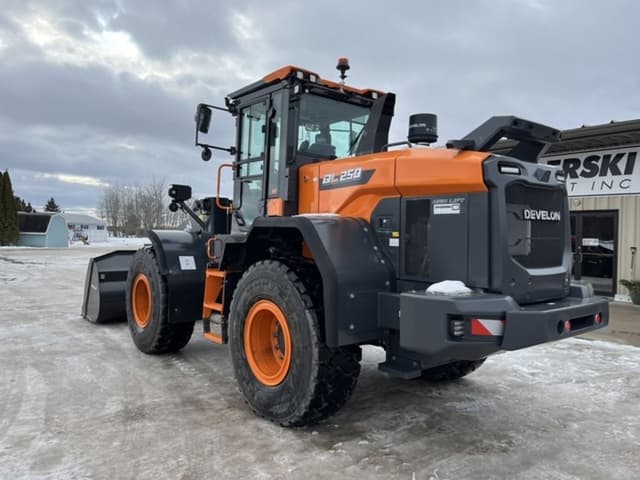 Image of Develon DL250-7 equipment image 2