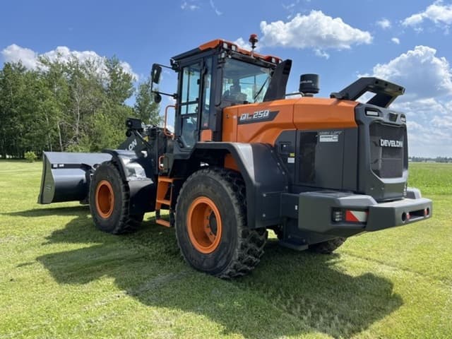 Image of Develon DL250-7 equipment image 4